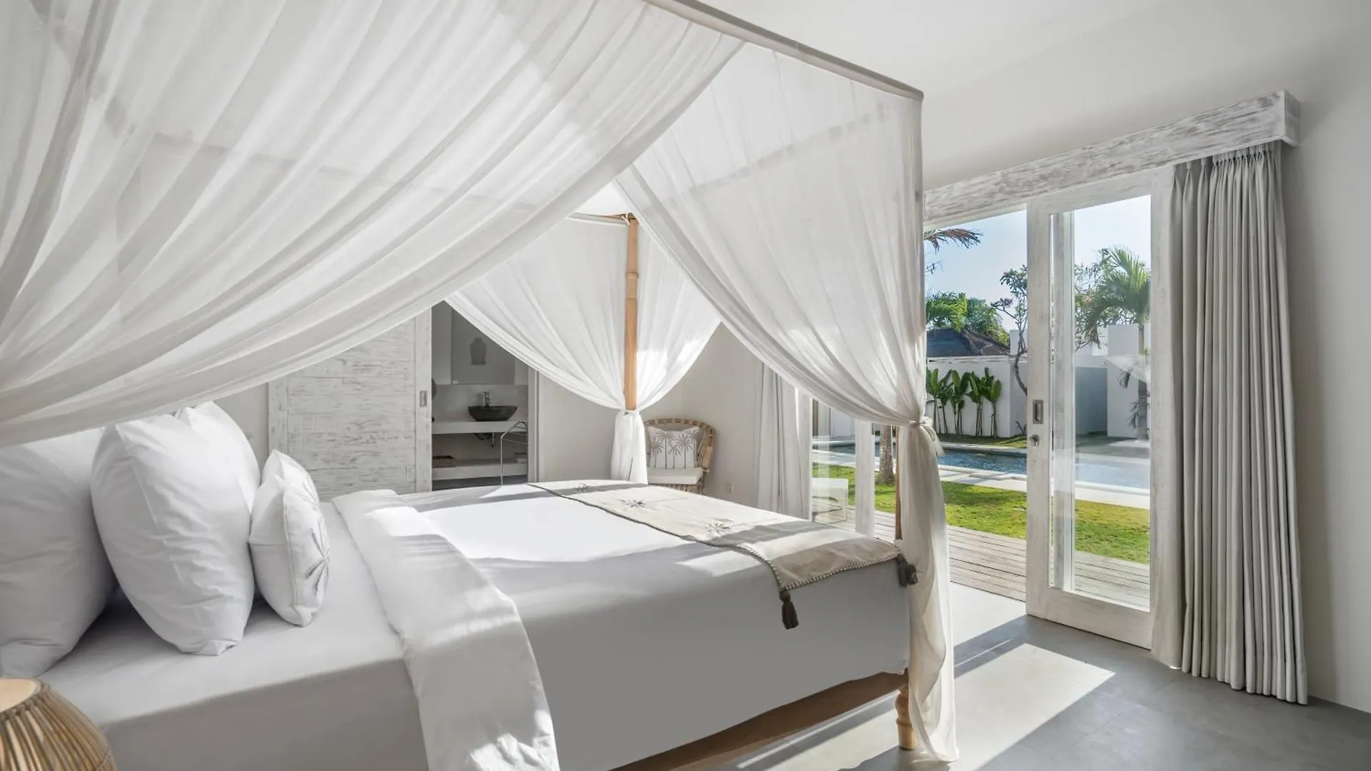 Villa Surga Julie By Alfred In Bali 세미냑